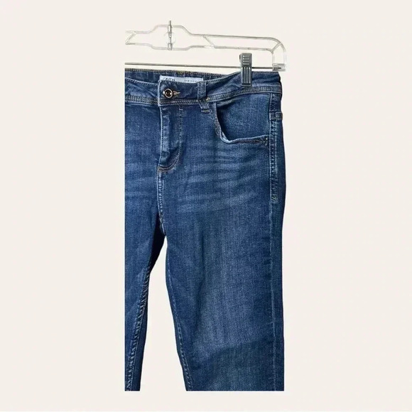 0852. Zara DENIM JEANS SKINNY STYLE NON DISTRESSED SIZE 6 MEDIUM WASH - Picture 2 of 9